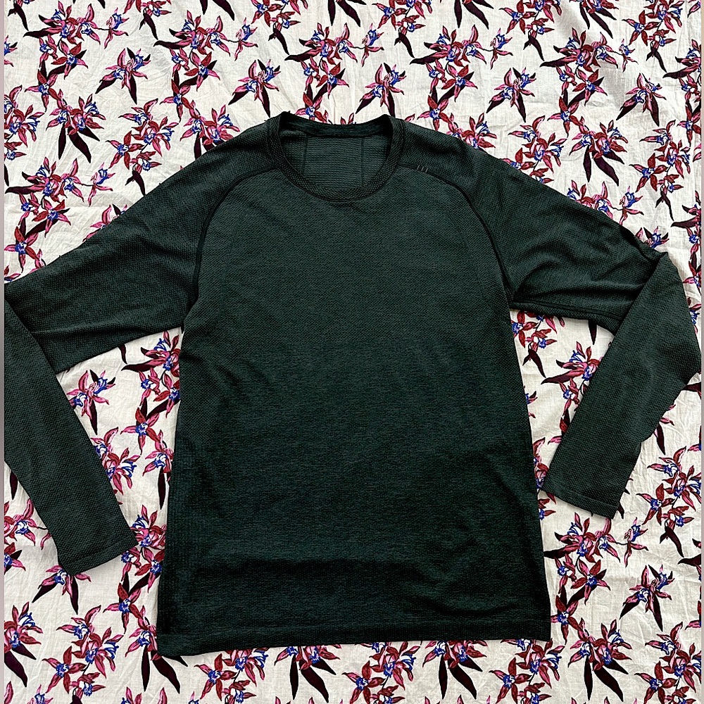 Lululemon Men’s Metal Vent Tech Long Sleeve Black Size M